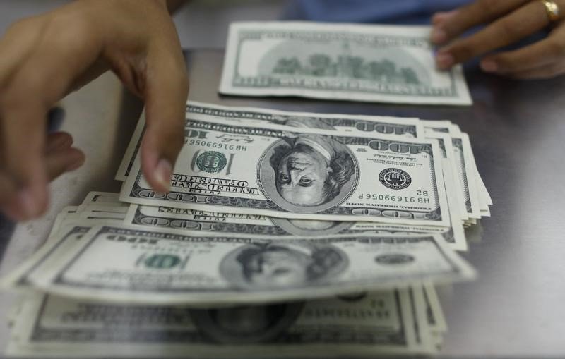 ЦБ установил курс доллара США с 21 августа в размере 74,364 руб., курс евро - 86,8646 руб.