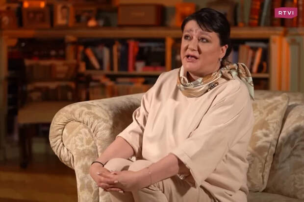 Квартира Анастасии Мельниковой: старинный особняк в центре Петербурга