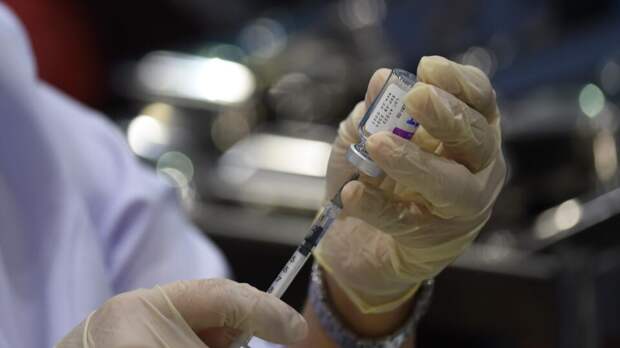 AstraZeneca признала, что ее вакцина от COVID может вызвать тромбоз