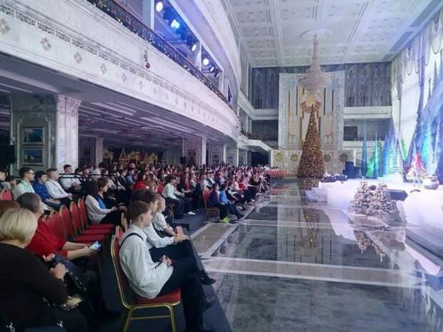 Маленькие смоляне побывали на новогодней елке Беларуси в Минске