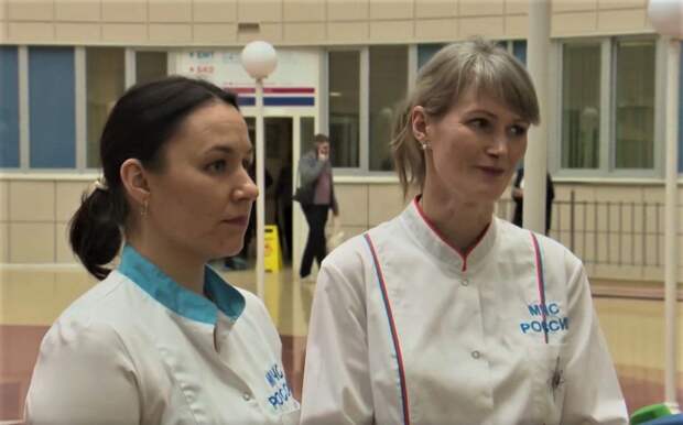 «Сняла пальто и сказала: «Давайте ловить». Медсестра рассказала о спасении ребёнка, упавшего из окна