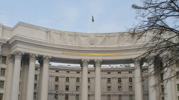 МИД Украины сообщил о высылке старшего дипломата посольства РФ в Киеве