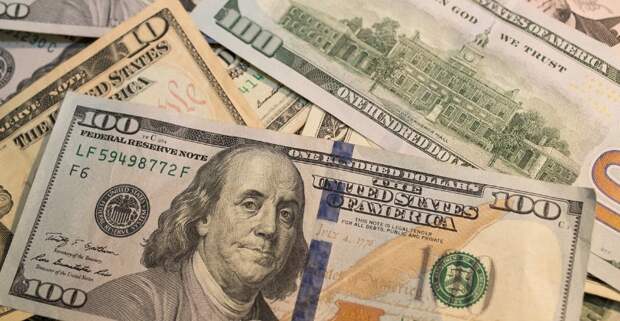 Доллар и рубль падают, импортные товары в Казахстане могут подешеветь