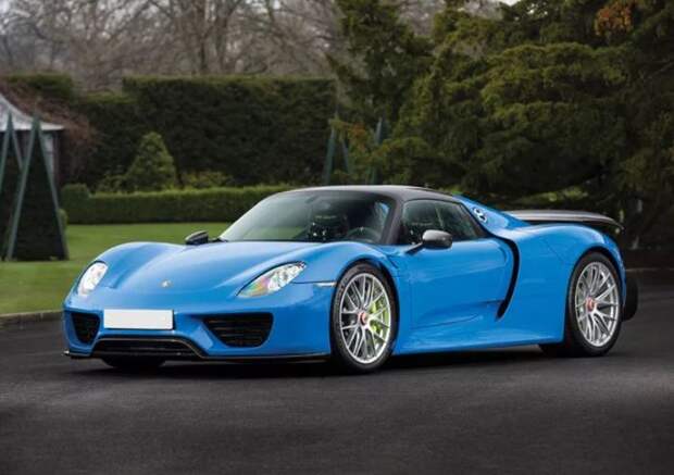 Не менее редкий и стильный Porsche 918 Spyder.