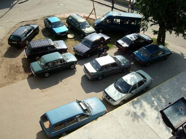 Почему новые правила организации парковок приведут к их исчезновению во дворах