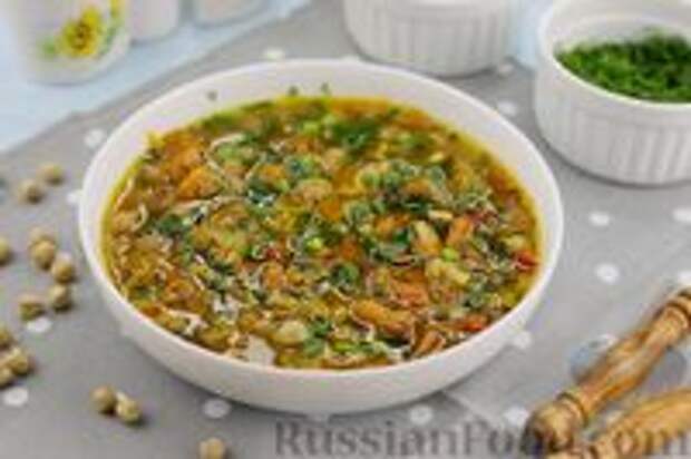Фото к рецепту: Нутовый суп с копчёной грудинкой и орехами
