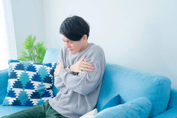 Врач Кондрахин: при переохлаждении поможет согреться другой человек