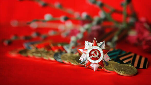 С 23 февраля: 20 красивых открыток для поздравления мужчин