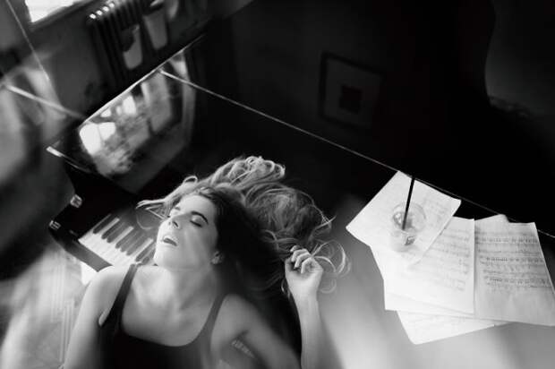 Очаровательная Моника. Автор: Albert Pocej.