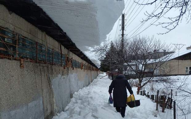 "Это треш": рязанцы показали экстремальный путь до остановки