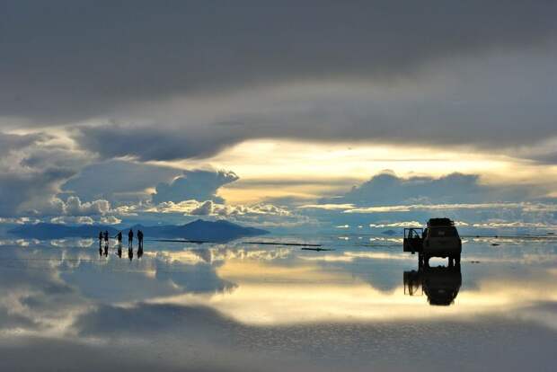 Озеро Солончак Уюни, Боливия (Salar de Uyuni, Bolivia) - самое большое соленое озеро во всем мире Озеро Солончак Уюни, Боливия (Salar de Uyuni, Bolivia) - самое большое соленое озеро во всем мире