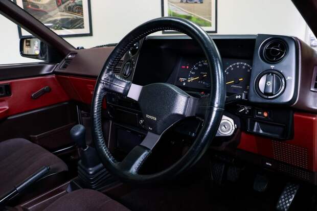 Культовая Corolla AE86 продается в Великобритании 