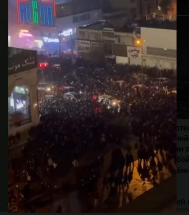 Подоляка: "Решающая схватка началась". Протесты в Иране вспыхнули с новой силой. Горят улицы, захвачены города, за автоматы взялись курды