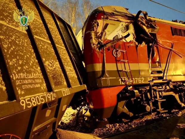 Более 40 поездов задержали после схода вагонов в Пермском крае