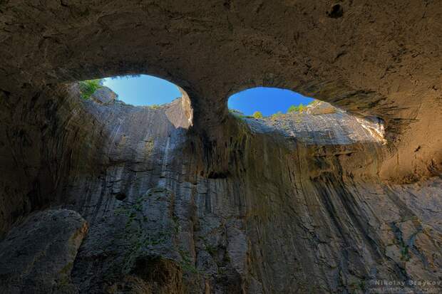 Потрясающий кадр в пещере. Фото