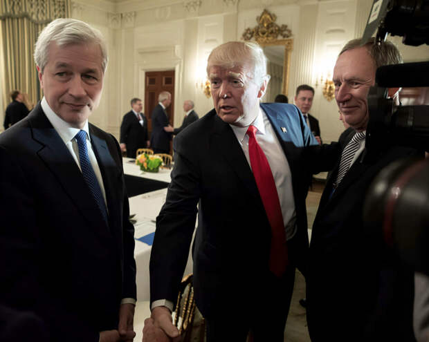 Крушение альянса. Как Трамп и крупнейший банкир Америки стали врагами