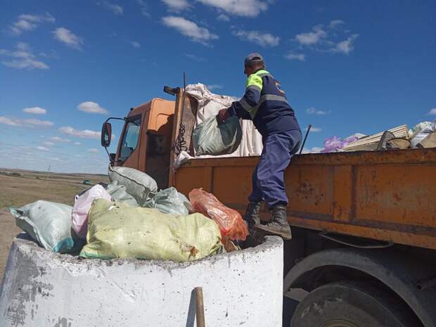 В Карагандинской области туристическую остановку превратили в свалку