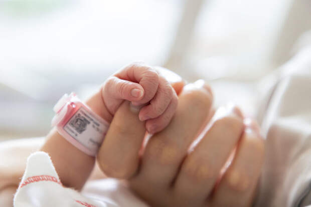На Камчатке семья отсудила у роддома 3,5 млн рублей за травму младенца