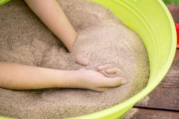 Используйте для засыпки клубней сухой песок
