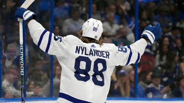 НХЛ оштрафовала форварда «Торонто» Нюландеза неприличный жест в телекамеру