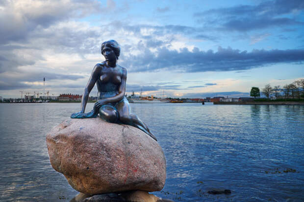 В Копенгагене открыт памятник Русалочке.