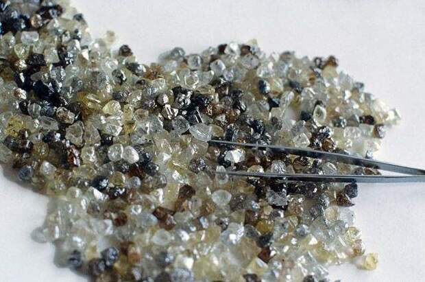 Кратер Попигай, который содержит самые крупные запасы редчайших алмазов в мире 