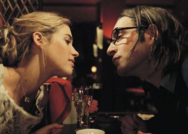 Кадр из фильма «99 франков»./ Фото: filmindoxxi.com