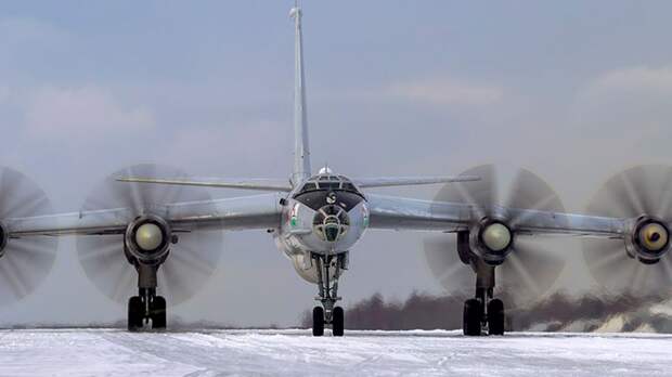 МО РФ сообщило о полете двух бомбардировщиков Ту-95МС над Чукотским и Охотским морями