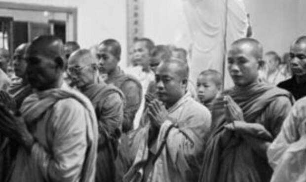 В начале 1960-х в Южном Вьетнаме притесняли буддистов. | Фото: oldpicz.com. В начале 1960-х в Южном Вьетнаме притесняли буддистов. | Фото: oldpicz.com.