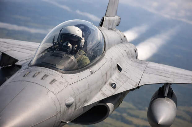 Подбить разведчика Швеции: раскрыт прием, напугавший НАТО в небе