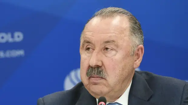 Газзаев выступил против назначения иностранного тренера в сборную России