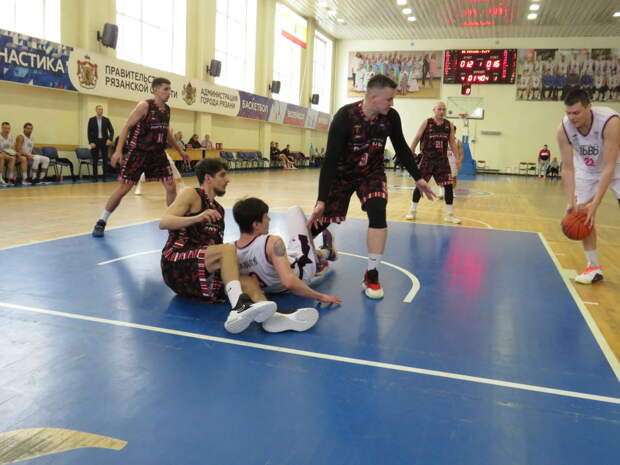 Баскетболисты «Рязани» обменялись победами с «Владимирскими львами»