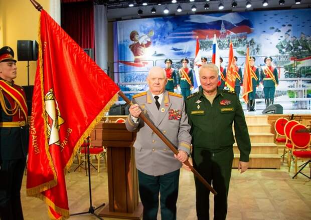 Сталин ворошилов 1926. Скайрим соратники вилкас и фаркас. Скайрим гильдия соратников. Скайрим соратники арт. Соратники скайрим вилкас.