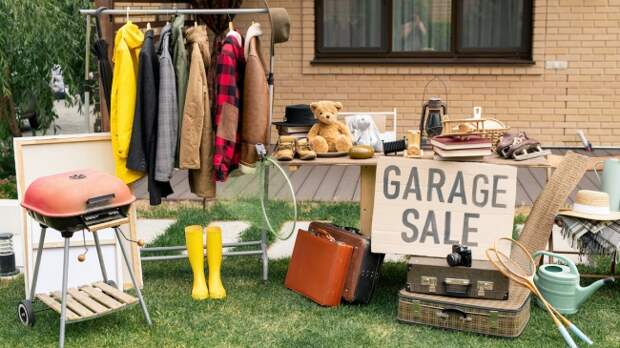 Nobody at garage sale