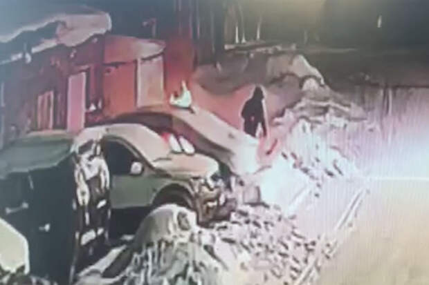 В Красноярском крае мужчина сжег автомобиль из-за долгов