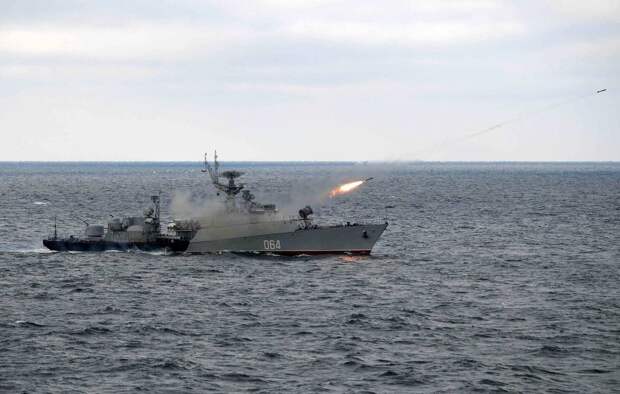 Военные маневры России в Черном море. Источник изображения: https://glas.ru
