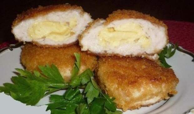 Невероятно вкусные куриные зразы с сыром и сливочным маслом