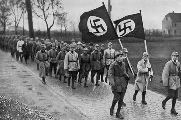 Отряды партии НСДАП идут на Берлин. Пивной путч, 1923 год