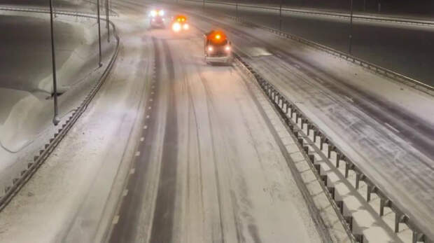 Более 25 тысяч километров дорог очистили и обработали в Крыму за минувшие сутки