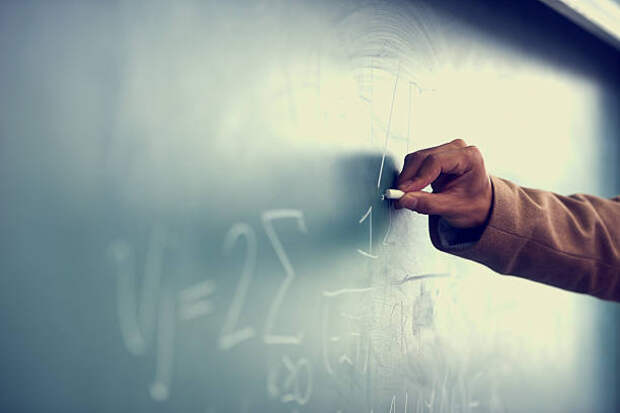 Учитель математики из школы на Шокальского вошел в число лучших педагогов по итогам года