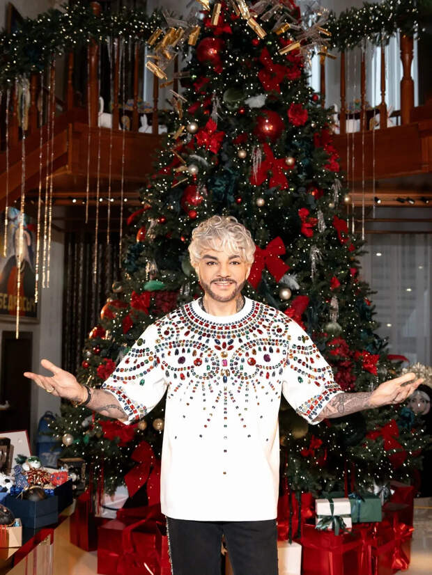 Шик, блеск и сушки: Как Филипп Киркоров, Рената Литвинова и Ида Галич украсили новогодние ёлки