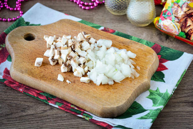 Салат «Гранатовое сердце» с курицей и грибами — он непременно запомнится