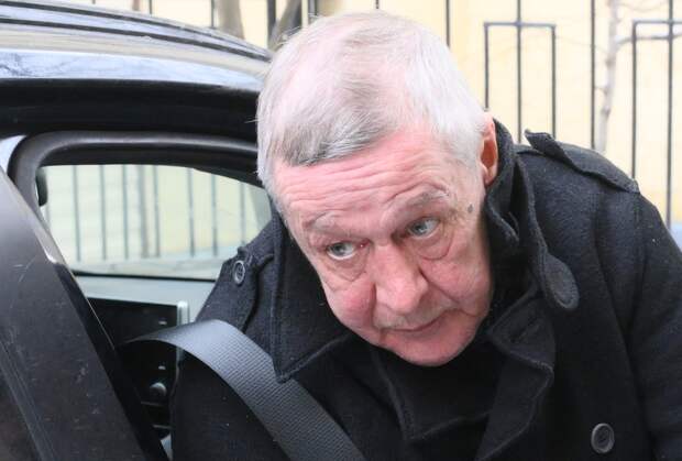 Ажиотаж вокруг первого спектакля с Ефремовым после УДО объяснили