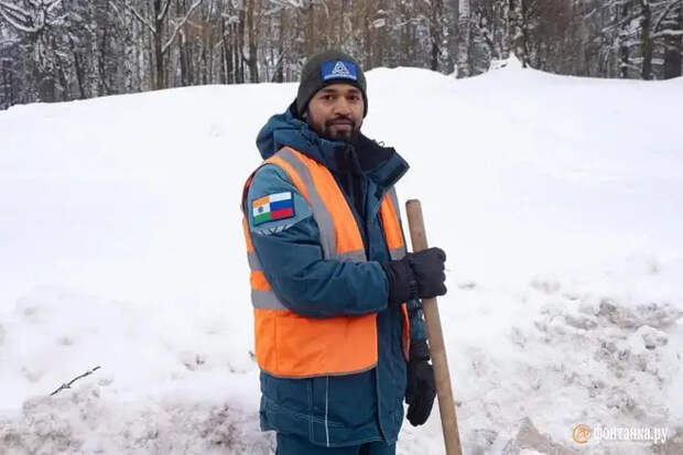 Айтишник из Индии переехал в Петербург и стал работать дворником