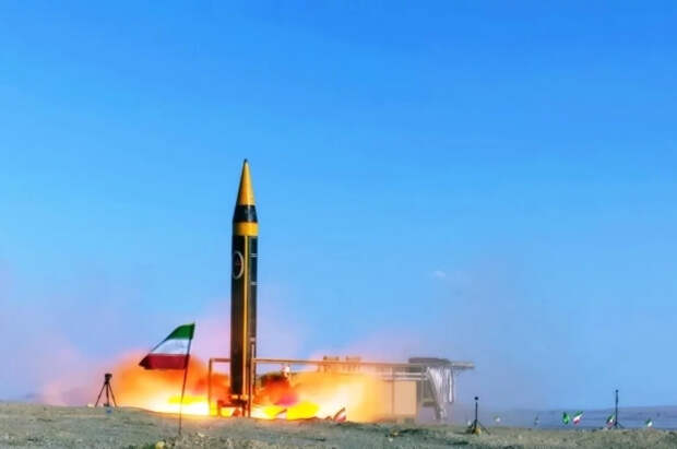 Бешеный огонь и проблемы для всего мира: Иран атакует НПЗ Ближнего Востока