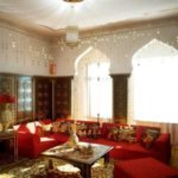 Арабский стиль в интерьере гостиной комнаты