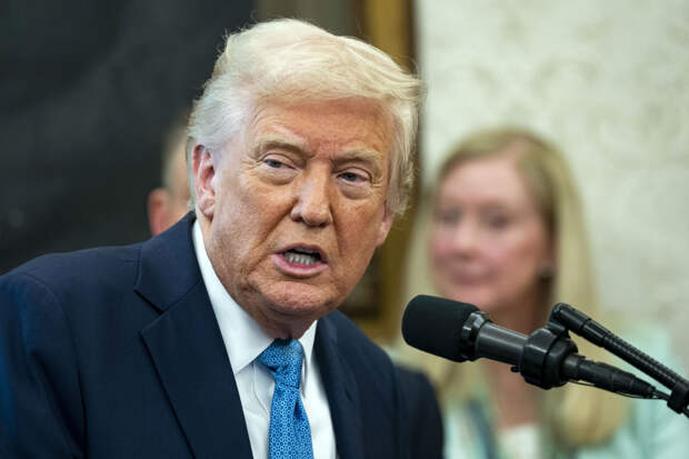 В документах по делу Эпштейна обнаружилось обвинение Трампа в изнасиловании