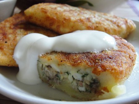 Картофельные зразы с фаршем и яйцом