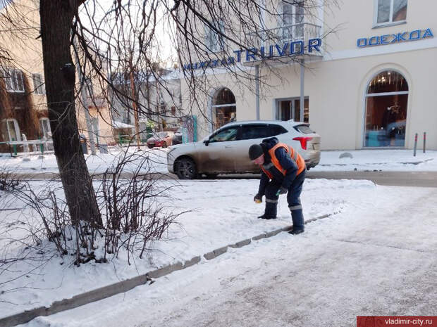 Во Владимире на дневную уборку городских улиц вышли 70 дворников