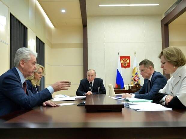 Путин прибыл в больницу в Коммунарке Путин прибыл в больницу в Коммунарке